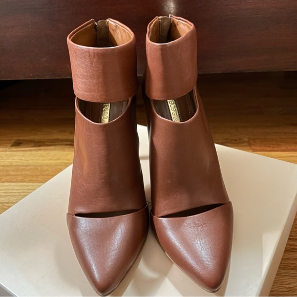 BCBG Carolyn all leather ankle boots in toffee brown 6M 36 - Picture 6 of 12